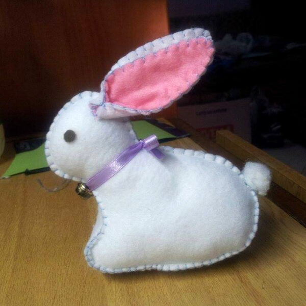 Coniglio pasquale in pannolenci 15 cm - immagine 2