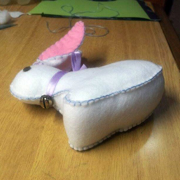 Coniglio pasquale in pannolenci 15 cm - immagine 3