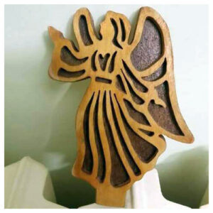 Angelo traforo in legno con base